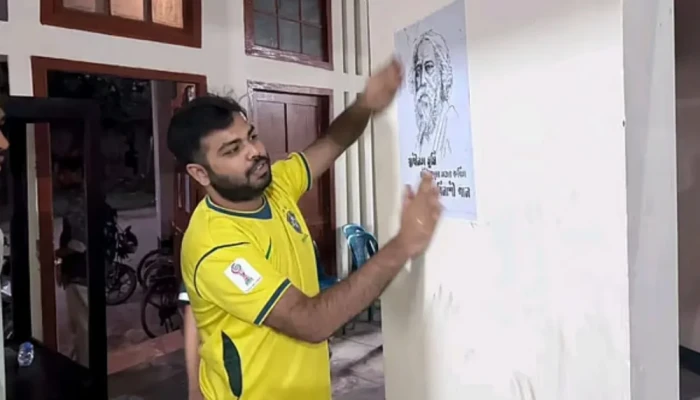 আম্মারের পোস্টের প্রতিবাদে রাকসু ভবনে রবীন্দ্রনাথের পোস্টার সাঁ'টা'লে'ন ছাত্রদল নেতা