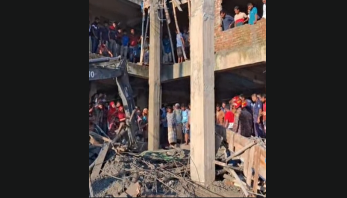 ​পীরগঞ্জ পৌরসভার নির্মাণাধীন ভবনের ছাদ ধ'সে ২ শ্রমিক নি'হ'ত, আ'হ'ত ৩