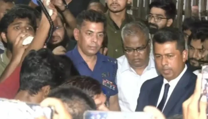চুয়েট ভিসিকে সুস্থ হয়ে দ্রুত ক্যাম্পাসে ফেরার পরামর্শ সরকারের