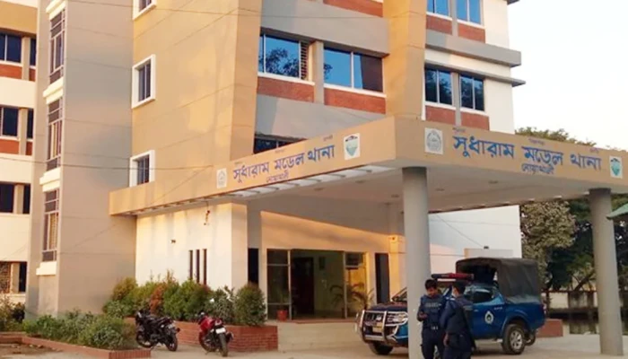 নোয়াখালীতে চু'রি'র অভিযোগে যুবককে পি'টু'নি, হাত-পা বাঁ'ধা অবস্থায় ম'র'দে'হ উ'দ্ধা'র