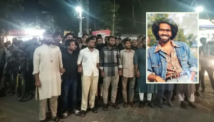 মহানবী (সা.)–কে নিয়ে ক'টূ'ক্তি'র অভিযোগ, জাবিতে শিক্ষার্থীর স্থায়ী ব'হি'ষ্কা'রসহ চার দফা দাবিতে বি'ক্ষো'ভ