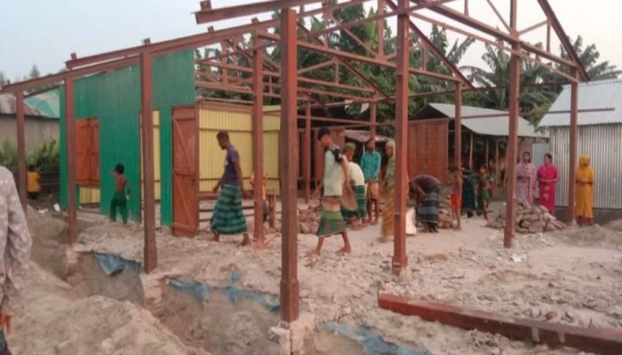 এক ইউপি সদস্য রাতারাতি লু'টে নিলো স্কুল ঘর