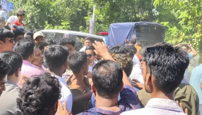 কুষ্টিয়ায় ছাত্রদলের দুপক্ষের হা'তা'হা'তি, ভিডিও করায় ২ সাংবাদিককে মা'র'ধ'রে'র অভিযোগ