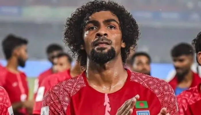 লাল কার্ড দেখে এক ম্যাচের জন্য নি'ষি'দ্ধ হামজা চৌধুরী