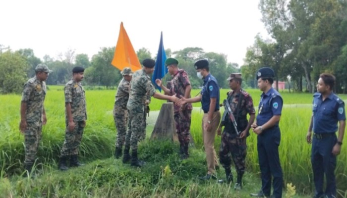 ব্রাহ্মণপাড়া সীমান্ত: বিজিবি-বিএসএফ পতাকা বৈঠক শেষে দুই পুলিশ সদস্যকে হ'স্তা'ন্ত'র