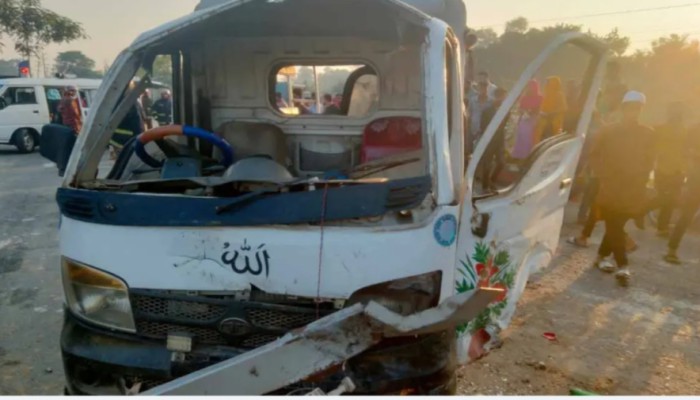 ত্রিশালে কাভার্ডভ্যানের ধা'ক্কা'য় লেগুনার ২ যাত্রী নি'হ'ত