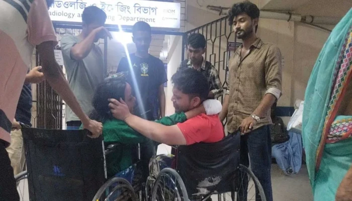 ‘আর ১০টা মিনিট সময় পেলে আমার স্ত্রীও নিচে নেমে আসতে পারতো’