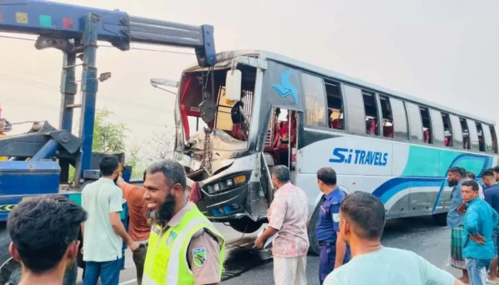 টাঙ্গাইলে বাস-পিকআপ-মোটরসাইকেলের ত্রিমুখী সং'ঘ'র্ষে নি'হ'ত ২