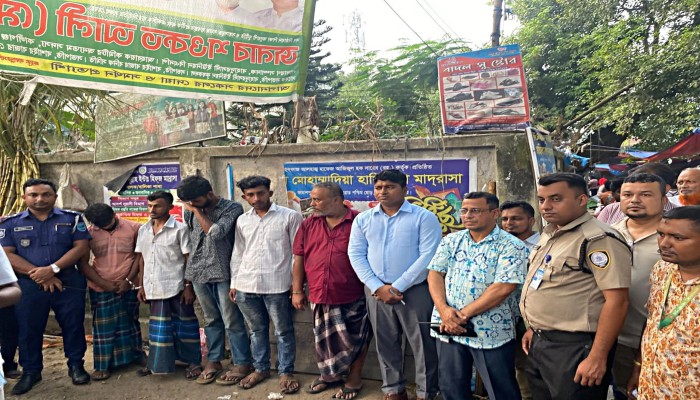 কালীগঞ্জে ভ্রাম্যমাণ আদালতের অ'ভি'যা'ন, জ'রি'মা'না ৬০ হাজার টাকা, কা'রা'দ'ণ্ড ৩ জনের