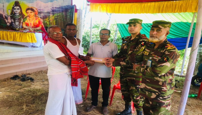 দুর্গোৎসবে , রাজস্থলীতে সেনাবাহিনীর আর্থিক সহায়তা