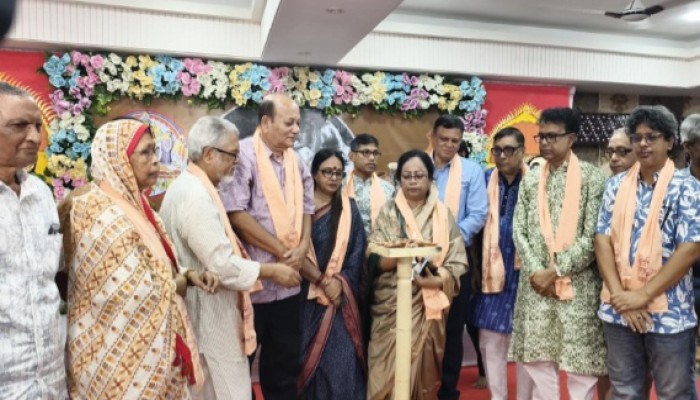 বরিশালে ১৮ মৃৎশিল্পীকে সম্মাননা,আজীবন সম্মাননা পেলেন নিরঞ্জন পাল