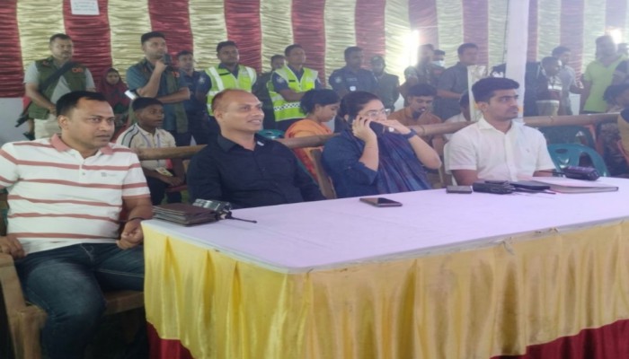 ধনবাড়ীতে দুর্গাপূজার মণ্ডপ পরিদর্শনে অতিরিক্ত পুলিশ সুপার, নিরাপত্তা জো'র'দা'রে'র আশ্বাস