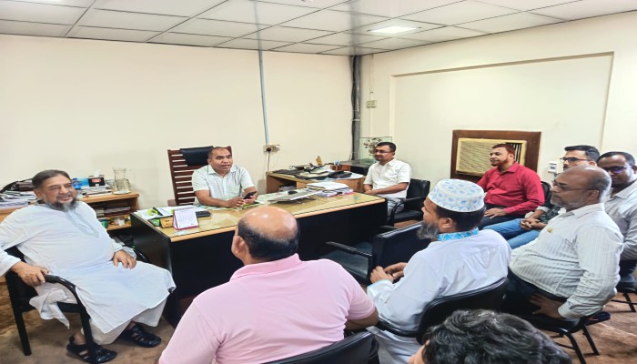 বরিশালে বেঙ্গল বিস্কুট ফ্যাক্টরি পরিদর্শন করলেন অ্যাডভোকেট মুয়াযযম হোসাইন হেলাল