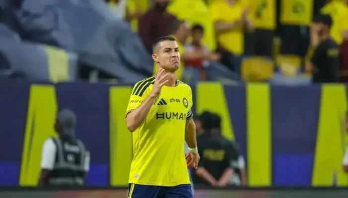 জ'রি'মানার টাকা তুলতে রোনালদোর কয়েক সেকেন্ডই যথেষ্ট
