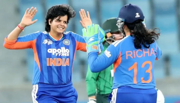 ক্যাচ মিস করে ‘বল ছু'ড়ে মা'রায়’ ভারতীয় ওপেনারকে শাস্তি দিলো আইসিসি