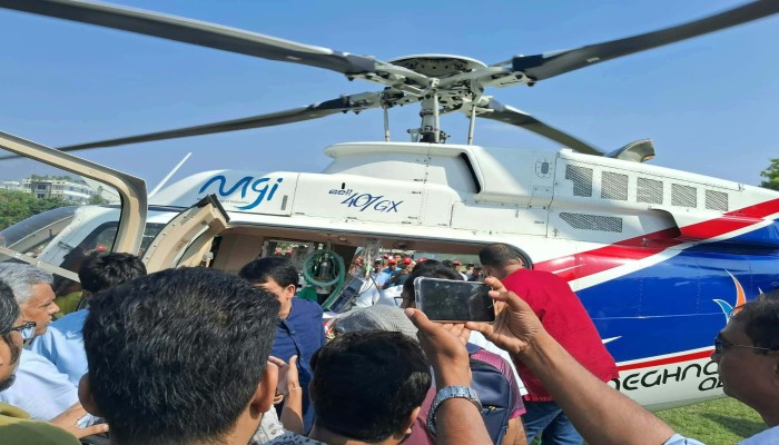রাবি শিক্ষার্থী চেসি ত্রিপুরাকে উন্নত চিকিৎসার জন্য এয়ার অ্যাম্বুলেন্সে ঢাকায় পাঠাল বিশ্ববিদ্যালয় প্রশাসন