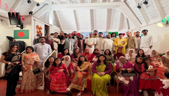 আমস্টারডামে ‘হৃদয়ে বাংলাদেশ’-এর পিঠা উৎসব: দেশীয় ঐতিহ্য ও সাংস্কৃতিক মিলনমেলা