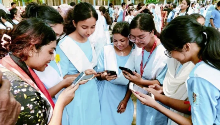 এইচএসসি পরীক্ষার ফলাফল হতে পারে এ মাসেই, দেখবেন যেভাবে