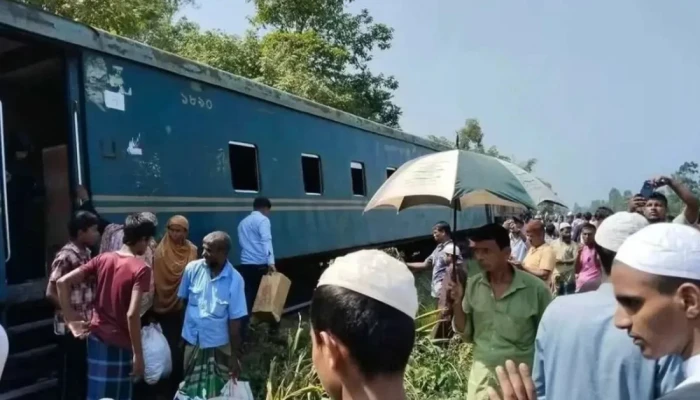 রেললাইন মেরামত চলছিলো, জানতেনই না কর্ণফুলী ট্রেনের চালক!