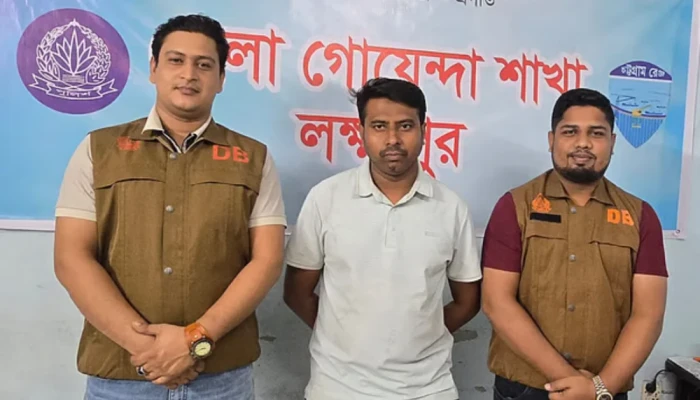 লক্ষ্মীপুরে কার্যক্রম নি'ষিদ্ধ যুবলীগ নেতাকে তুলে নিয়ে মা'র'ধ'র, ছাত্রদল নেতা গ্রে'প্তার