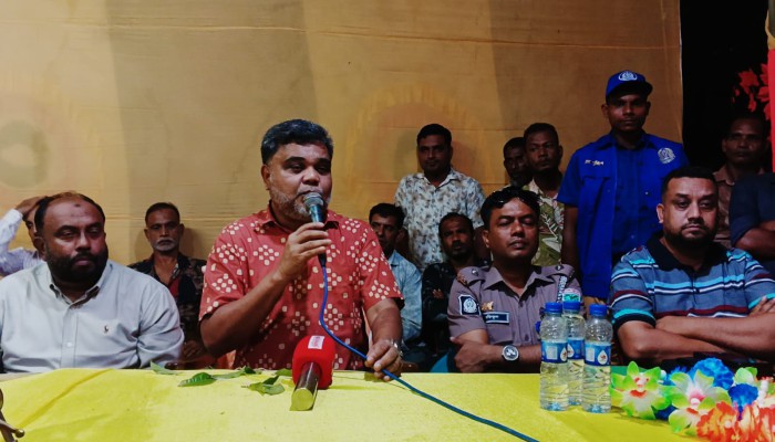 জুড়ীতে পূজামণ্ডপে এমপি মিঠু, পৌঁছে দিলেন প্রধানমন্ত্রীর শুভেচ্ছা ও উপহার