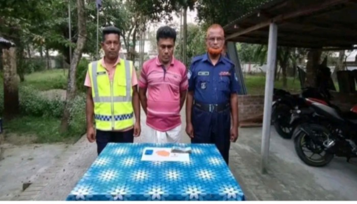 মিরপুরে মা'দ'ক'বি'রো'ধী অ'ভি'যা'নে ইয়াবা, হেরোইন ও মা'দ'ক বিক্রয়ের টাকাসহ গ্রে'ফ'তা'র-০১