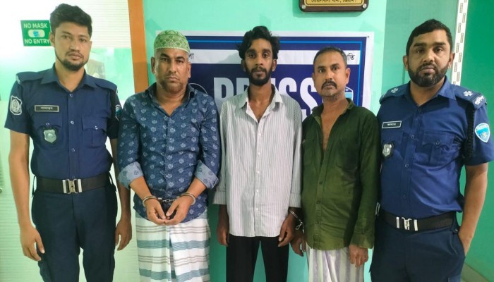 বোয়ালখালীতে স'ন্ত্রা'স'বি'রো'ধী মামলায় ৩ আ'সা'মি গ্রে'প্তা'র