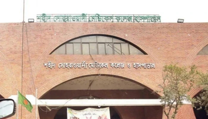 সোহরাওয়ার্দী হাসপাতালে ‘শিশু চো'র’ স'ন্দে'হে যুবককে পি'টি'য়ে হ'ত্যা
