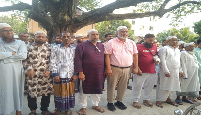 মৈকুলী বাসস্ট্যান্ডে ম'র্মা'ন্তি'ক সড়ক দু'র্ঘ'ট'না'য় নি'হ'ত'দে'র জানাজায় তারাবো পৌর মেয়র প্রার্থী মোস্তফা মনোয়ার ভূঁইয়া শাওন
