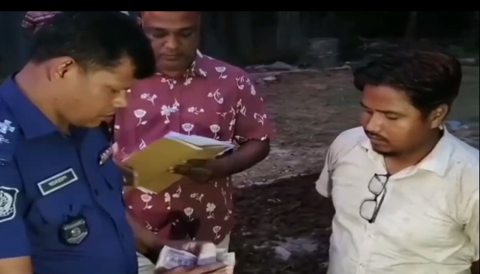 পঞ্চগড় বোদা উপজেলায় উপ-সহকারী প্রকৌশলী কাছে দের লাখ টাকা অ'বৈ'ধ লেনদেন লেনদেনের অ'ভি'যো'গ