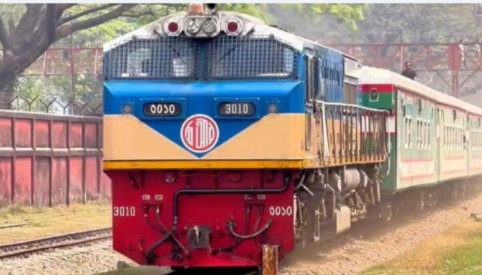 ঢাকা-চট্টগ্রাম রুট ছেড়ে কক্সবাজার যাচ্ছে মহানগর এক্সপ্রেস