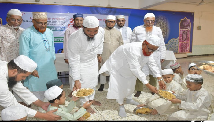 ফ্যাসিস্ট আওয়ামী লীগ কতৃক লগি-বৈঠা হত্যাকাণ্ডে শহিদ ও আহতদের স্মরণে ইয়াতিমদের মাঝে খাবার বিতরণ