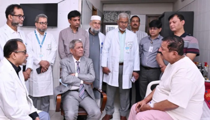 ভূমিমন্ত্রীকে দেখতে হাসপাতালে রাষ্ট্রপতি