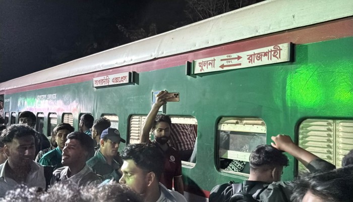 দীর্ঘ তিন যুগ পর রাজশাহী বিশ্ববিদ্যালয় স্টেশনে ট্রেনের যাত্রাবিরতি শুরু