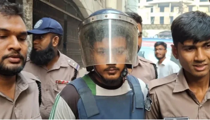 প্রধানমন্ত্রীর বাসে স্না'ইপার নিয়ে মন্তব্যকারী যুবকের ৭ দিনের রি'মা'ন্ড