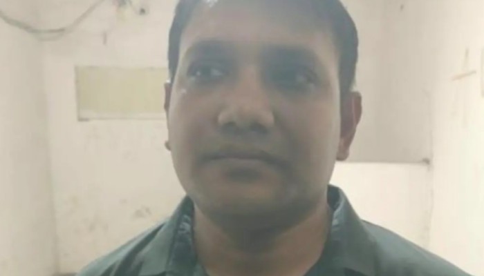 মোহাম্মদপুর থেকে কার্যক্রম নি'ষি'দ্ধ আওয়ামী লীগের নেতা গ্রে'প্তা'র