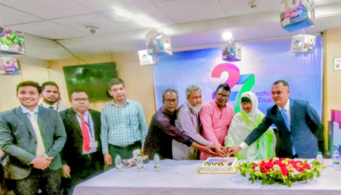 উলিপুরে মিউচুয়াল ট্রাস্ট ব্যাংকের ২৭ বছর পূর্তি উপলক্ষে ফ্রি মেডিকেল ক্যাম্প ও কেক কাটা অনুষ্ঠান