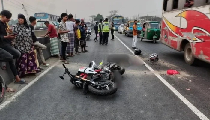 ঢাকা-চট্টগ্রাম মহাসড়কে একই দিনে দু'র্ঘ'টনা'য় নি'হ'ত ৩
