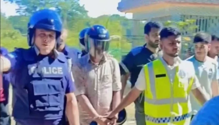 মহানবী (সা.)-কে নিয়ে কু'রুচিপূর্ণ মন্তব্য করার অভিযোগ, সাবেক পুলিশ সদস্য হেফাজতে