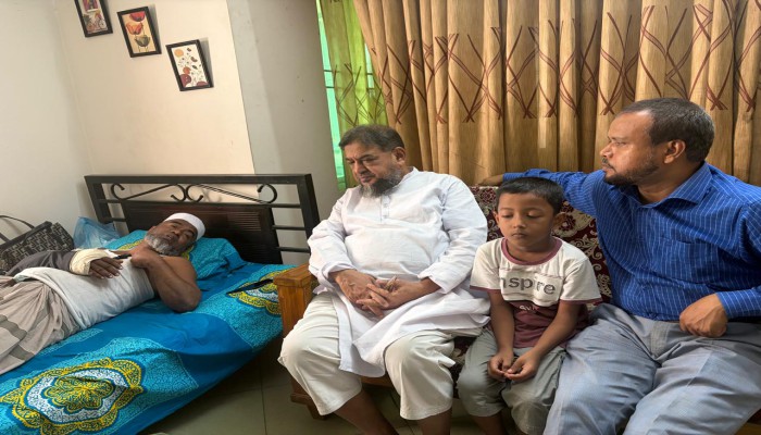 জামায়াত নেতা শামীম আহসানের চিকিৎসার খোঁজখবর নিলেন অ্যাড. মুয়াযযম হোসাইন হেলাল