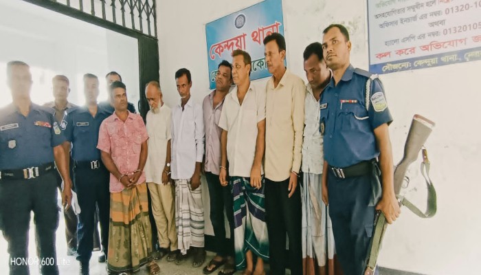 কেন্দুয়ায় গভীর রাতে জুয়ার আসরে অভিযান, ইউপি সদস্যসহ গ্রেপ্তার ৬