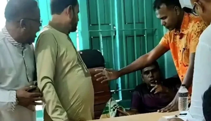 চাঁ'দা না পেয়ে ইউপি সদস্যকে মা'রধ'র বিএনপি নেতার, ভিডিও ভাইরাল