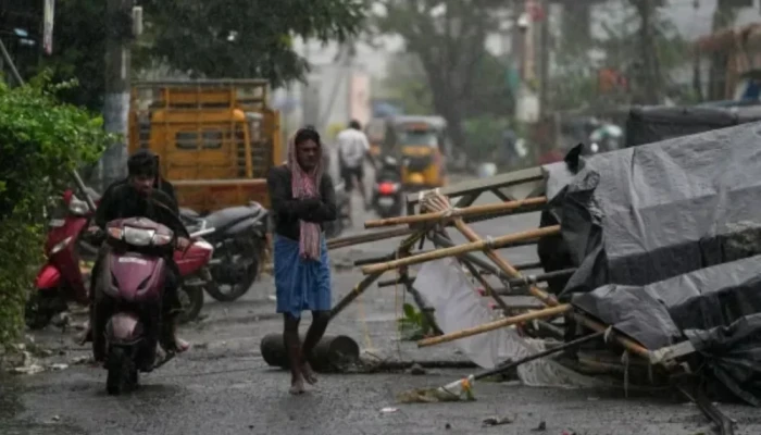 ঘূর্ণিঝ'ড় অর্ণবের তা'ণ্ড'বে ল'ন্ডভ'ন্ড ভারত