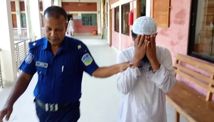 মাদ্রাসাছাত্রীকে ধ'র্ষ'ণের পর অ'ন্তঃস'ত্ত্বা : ১২ শতাংশ জমির বিনিময়ে মুক্তি চান অভিযুক্ত শিক্ষক সাগর