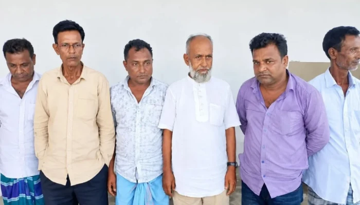 নেত্রকোনায় জু'য়ার আ'সর থেকে দুই ইউপি সদস্যসহ গ্রে'প্তার ৬