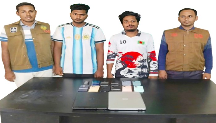 রাজশাহী নগরীতে চো'রা'ই ল্যাপটপ ও একডজন মোবাইল ফোন সহ গ্রে'ফ'তা'র ২