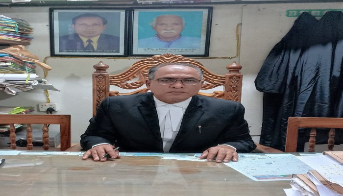 বরিশালে মোটরসাইকেল চাঁ'পা'য় আইনজীবী নি'হ'ত