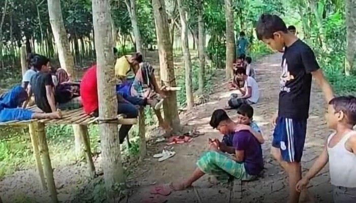 গ্রাম থেকে হা'রি'য়ে যাচ্ছে লেখাপড়া…